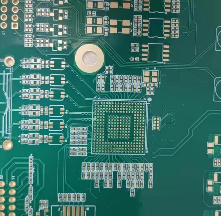 PCB过孔塞油的原因与重要性 1 PCB过孔塞油-油墨塞孔板