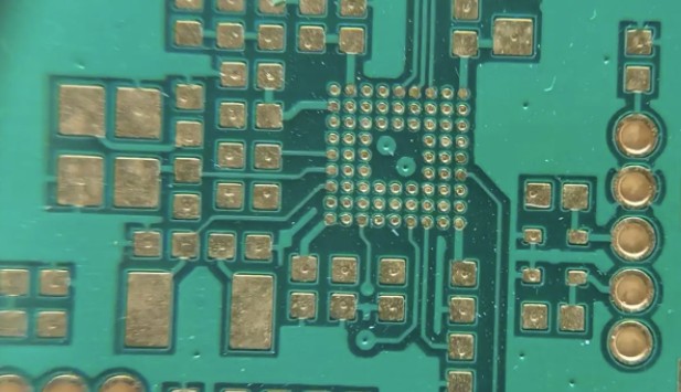 什么是PCB的盘中孔 1 什么是PCB的盘中孔